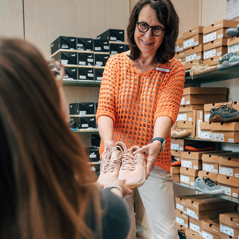 Salge-Schuhhaus-Calberlah-Verkaeuferin-745727 Salge-Schuhhaus-Calberlah-Verkaeuferin-745727